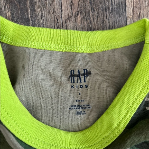 NWOT GAP Kids Sleep Shirts 2-Pack with Neon Green/Orange Neckline - Picture 4 of 7